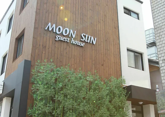 月球太阳宾馆